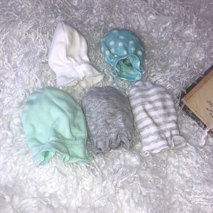 👶🏾 baby bundle of mittens! 5 pairs